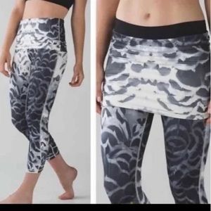 lululemon athletica  size 4 Pretty Plume Angel Wing Black